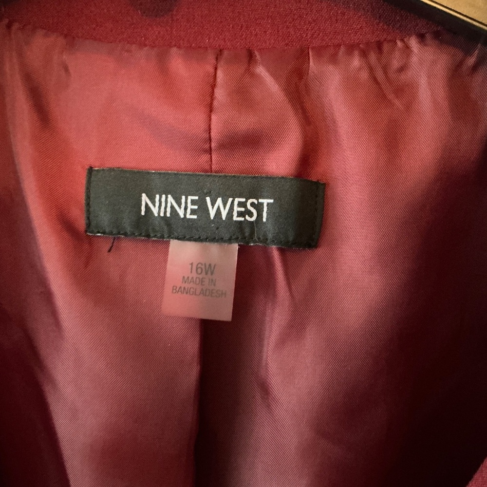 Women’s Nine West Burgundy Blazer - Picture 2 of 6